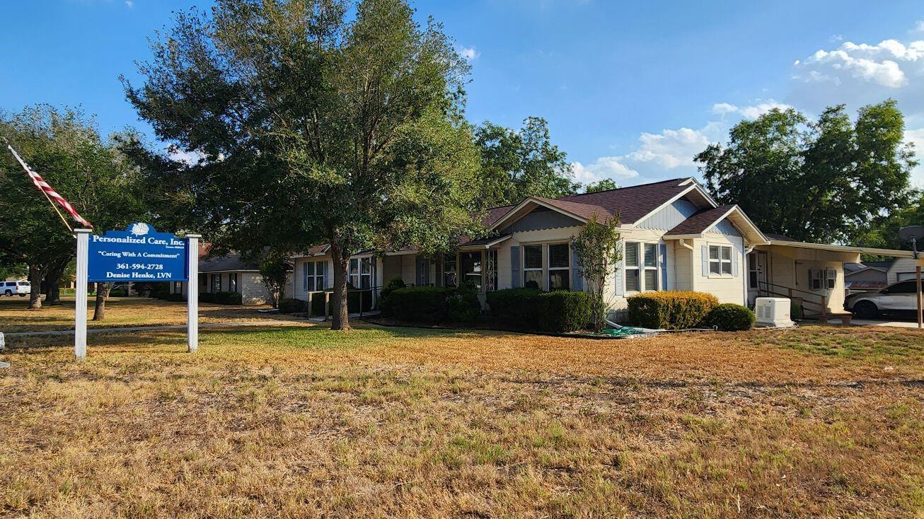 Property Photo: 122 N Avenue E TX 77984