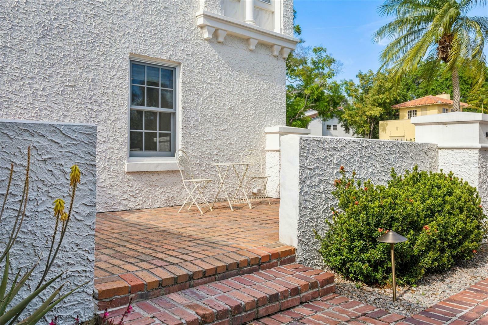 Property Photo: 54 Aegean Avenue FL 33606