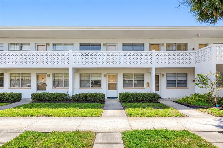 Property Photo:  1000 79th Avenue N 211  FL 33702