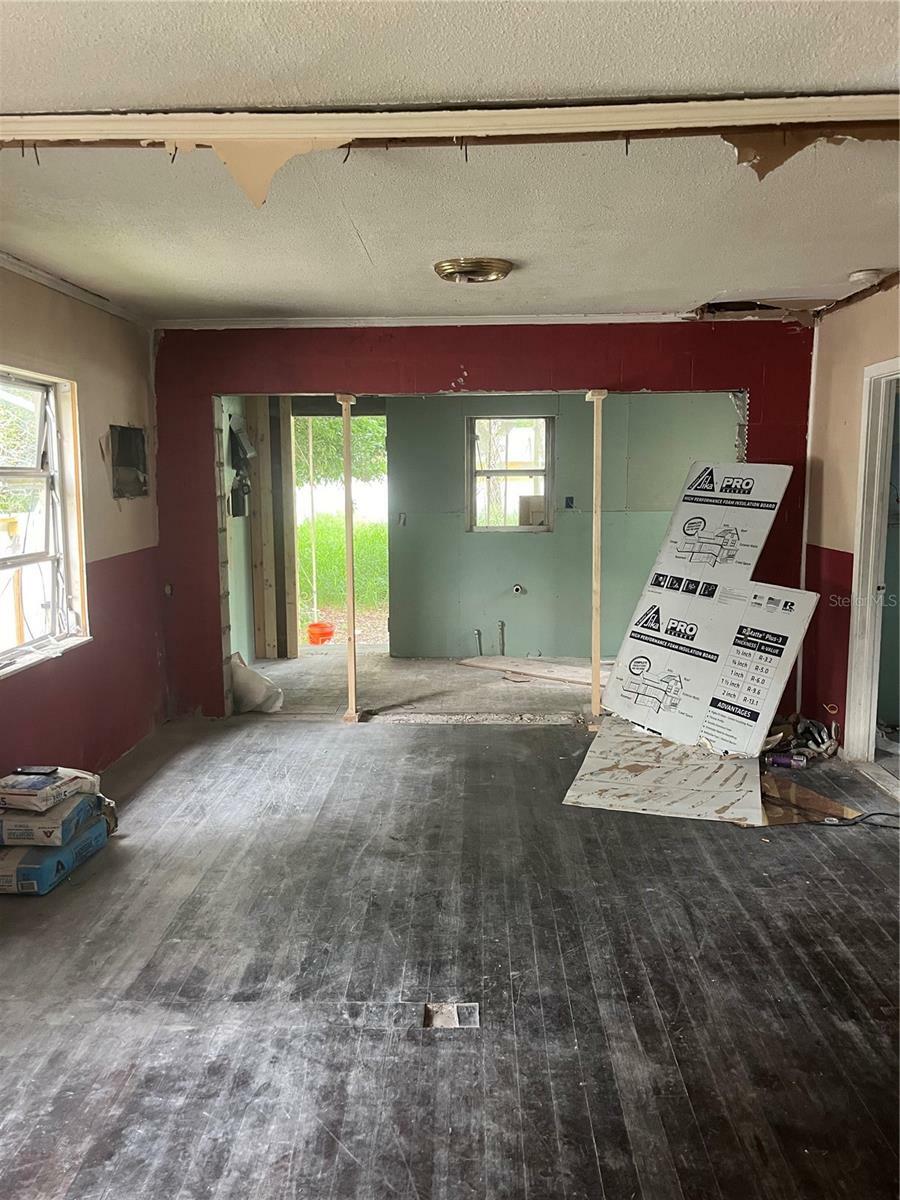 Property Photo: 1905 S Westmoreland Drive FL 32805