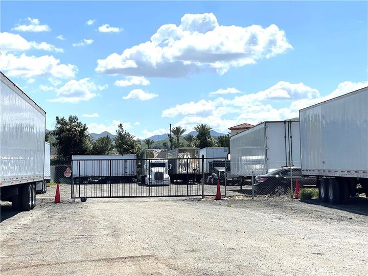 Property Photo:  415 E Caroline Street  CA 92408 