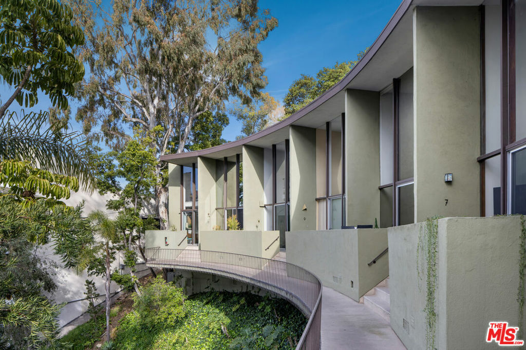 3625 Fredonia Drive 1  Los Angeles CA 90068 photo