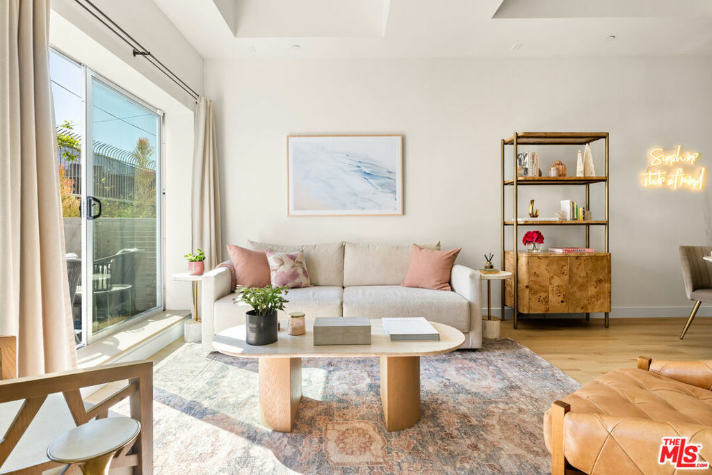 Property Photo: 1322 N Detroit Street 3 CA 90046