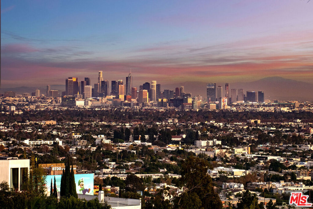 Property Photo: 1277 St Ives Place CA 90069