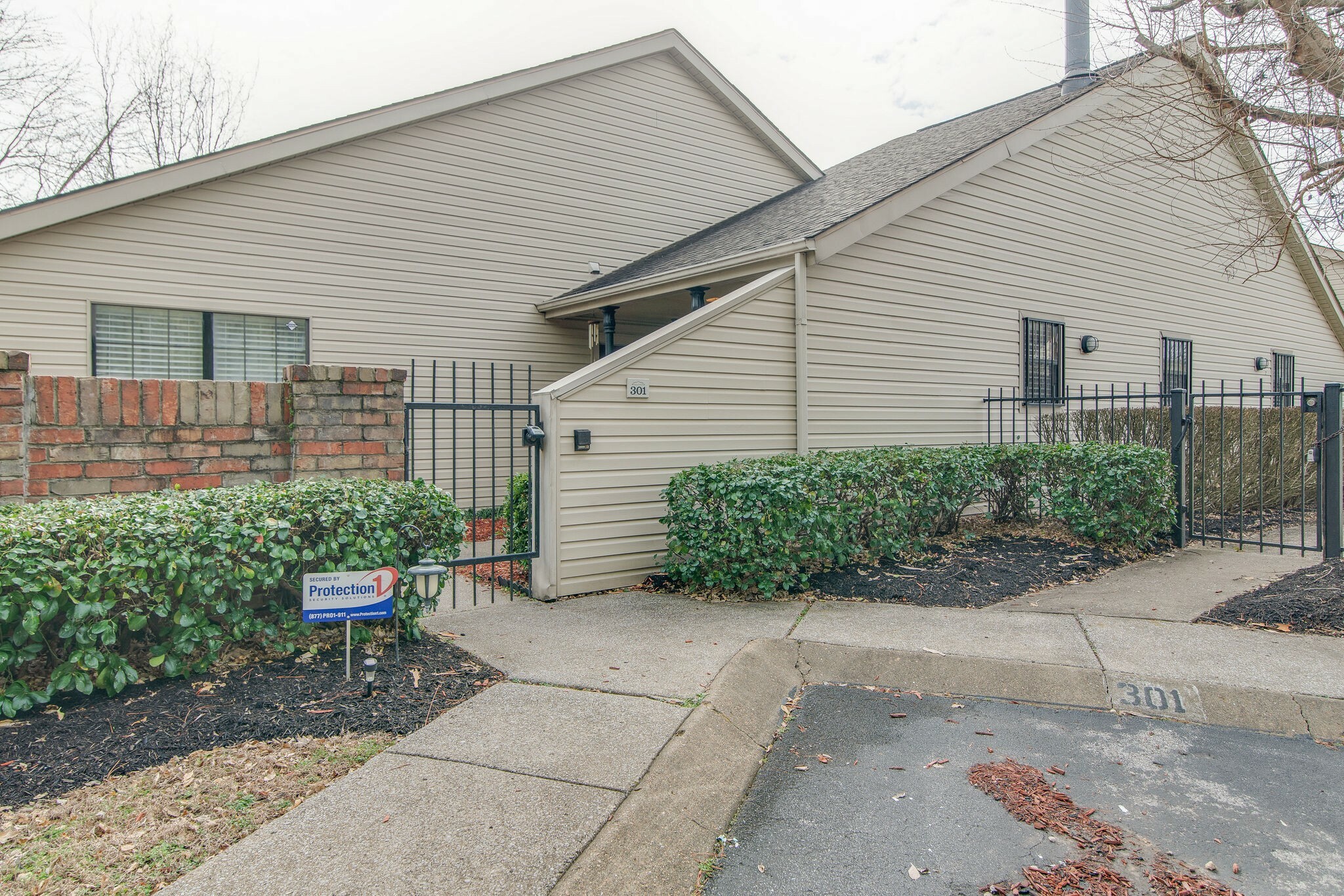 301 Laurel Hill Dr  Old Hickory TN 37138 photo