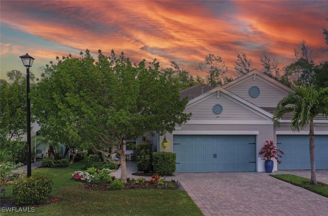 Property Photo:  2211 Marquesa Circle  FL 34112 