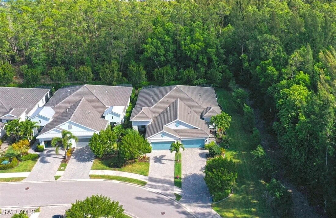 Property Photo:  2211 Marquesa Circle  FL 34112