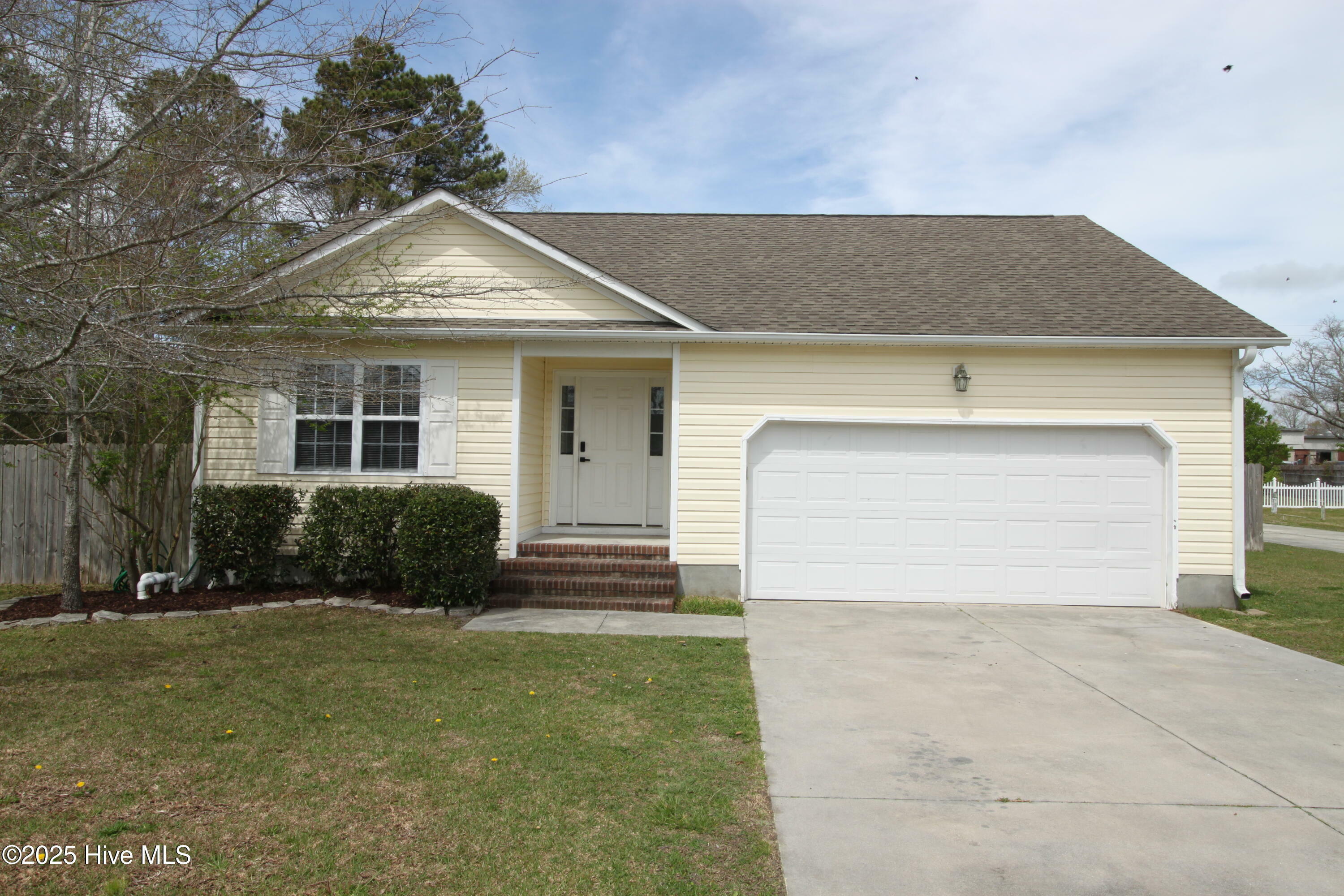 Property Photo: 804 Mann Street NC 28570