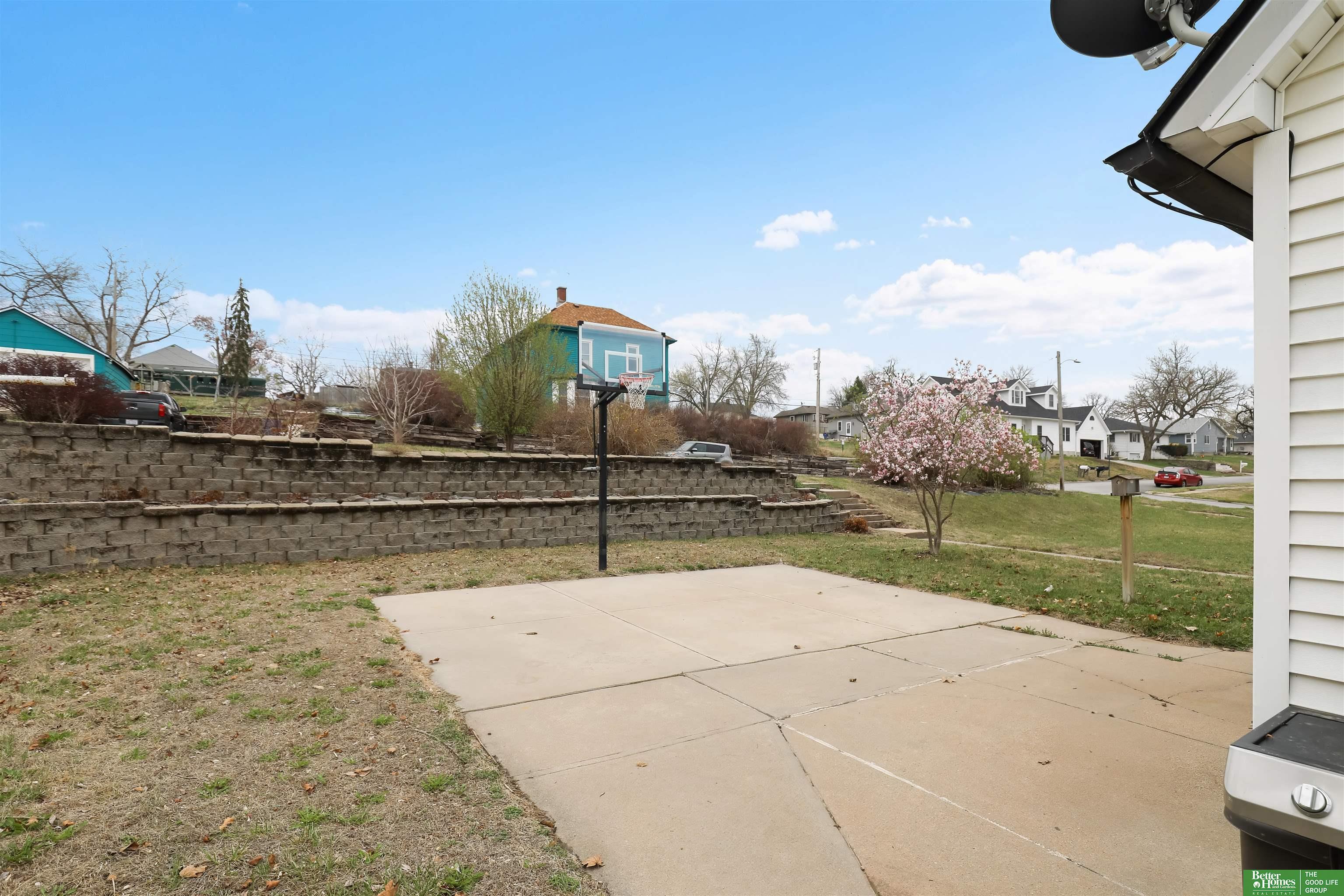 Property Photo: 407 E 3rd Street NE 68037