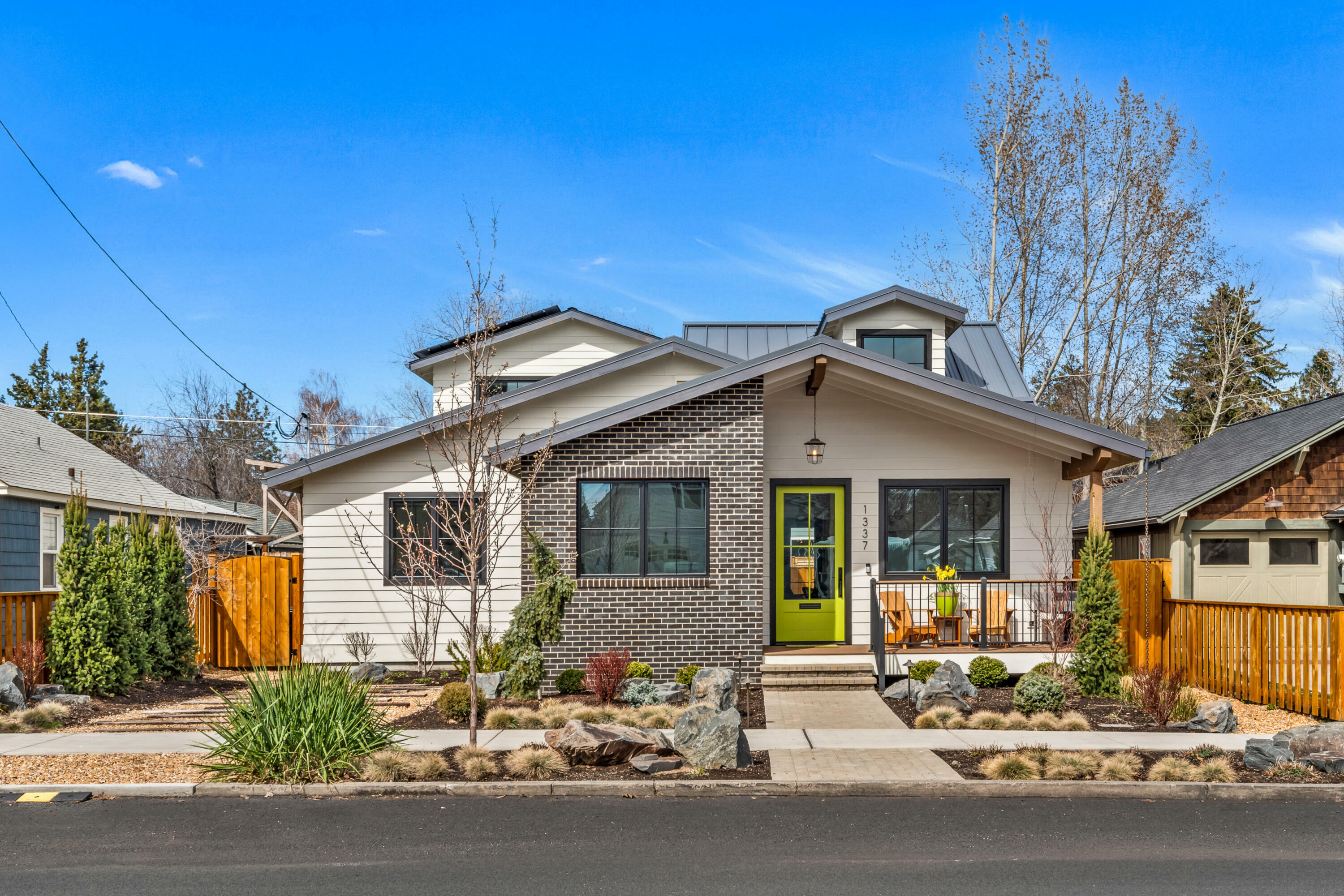 Property Photo: 1337 NW Columbia Street OR 97703