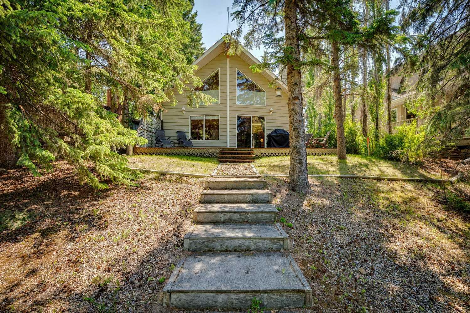 Property Photo: 91 Oliver Avenue AB T4L 2N1