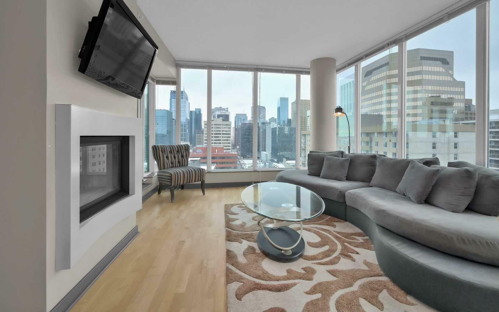 Property Photo: 888 4 Avenue SW 1807 AB T2P 0V2