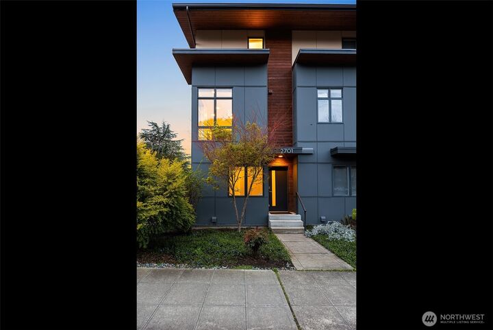 Property Photo: 2701 Franklin Avenue E WA 98102