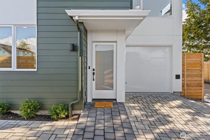 Property Photo:  3841  54th Avenue SW  WA 98116 