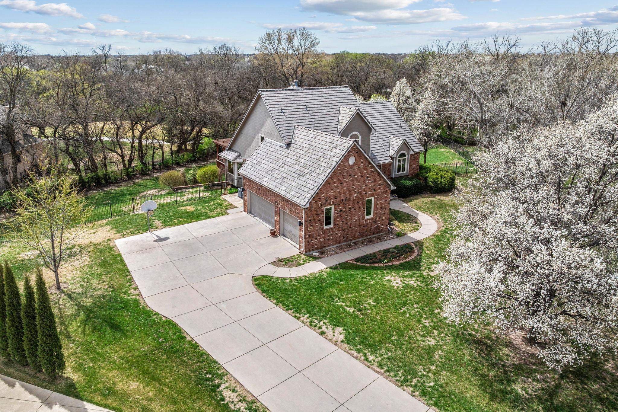 Property Photo: 2801 N Fox Pointe Cir KS 67226