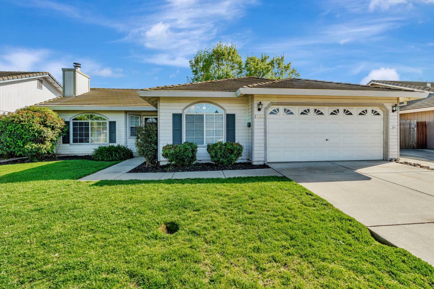 Property Photo: 1519 Tamara Court CA 95320
