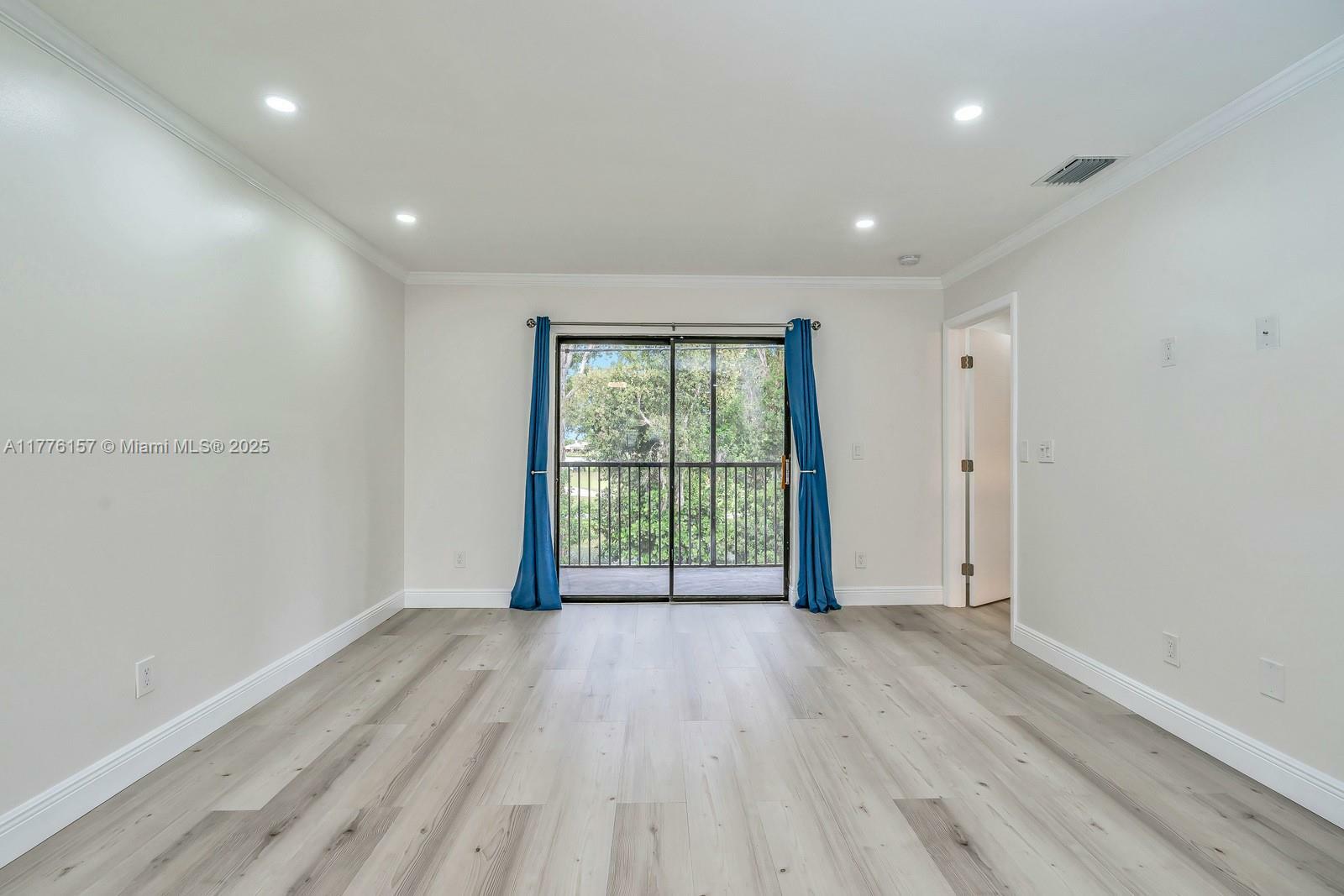 Property Photo: 10405 NW 11th St 206 FL 33026