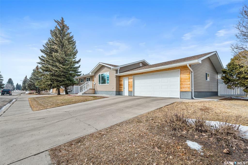 Property Photo: 964 Normandy Drive SK S6H 3G9
