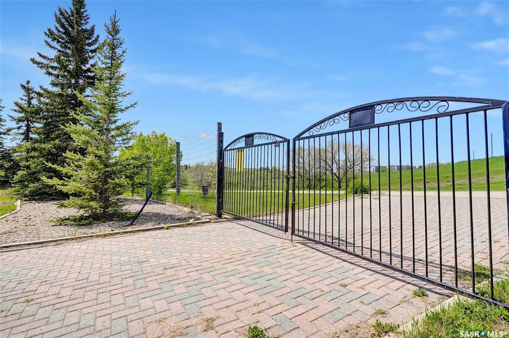 Property Photo: 1055 7th Avenue SW SK S6H 5R2