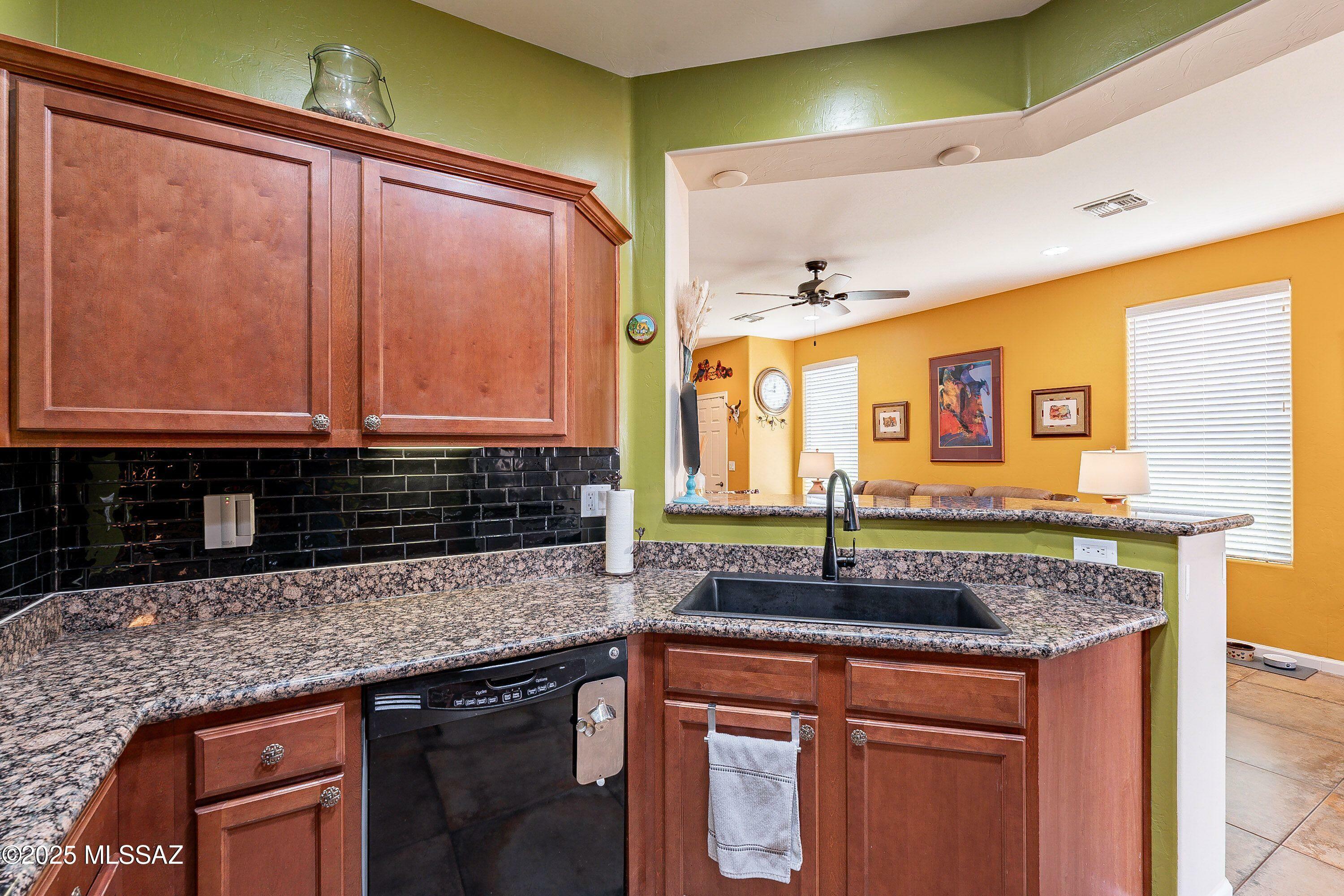 Property Photo: 1037 W Pastora Peak Drive AZ 85614