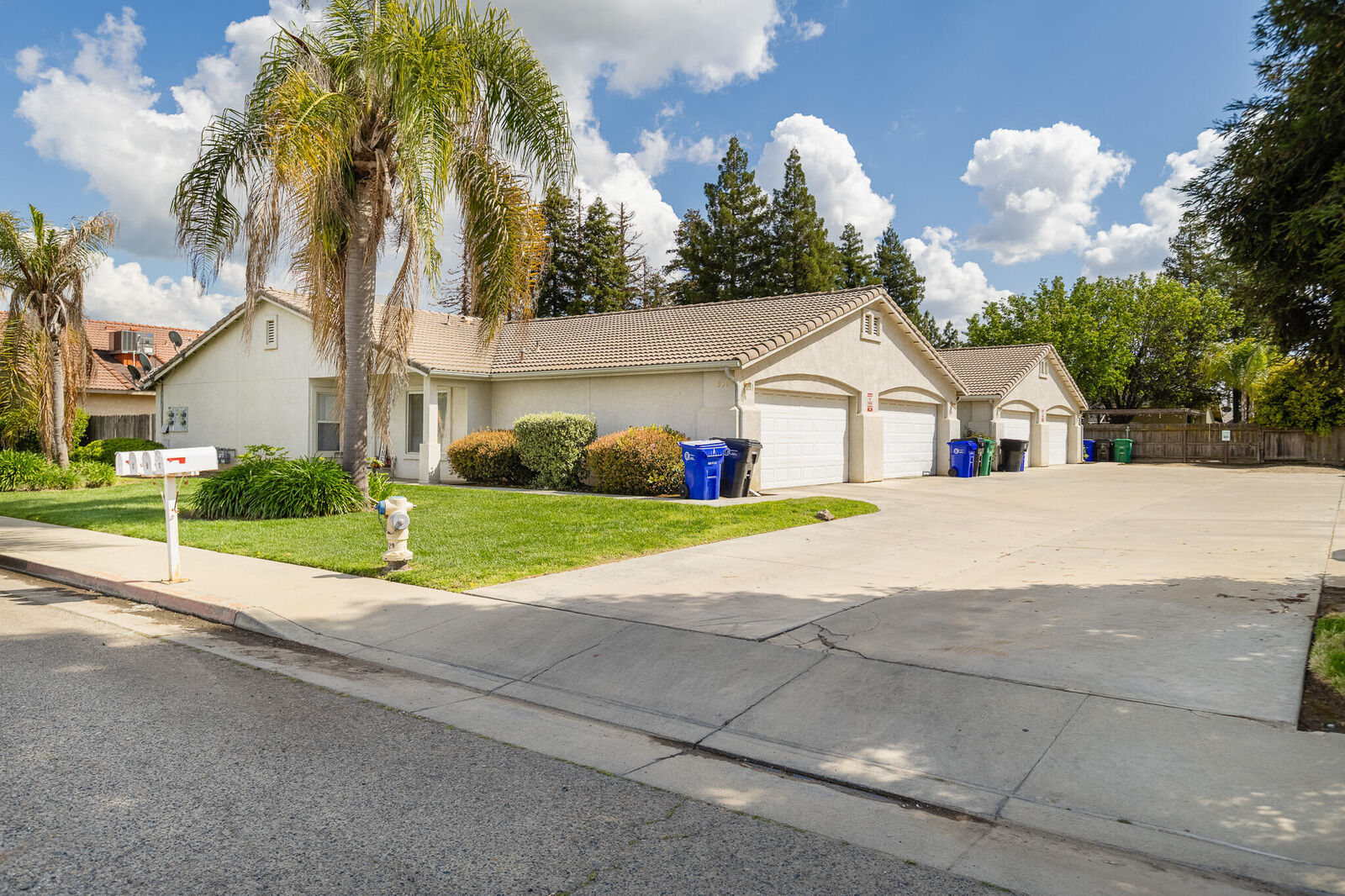 Property Photo: 1939 W Roby Avenue CA 93257