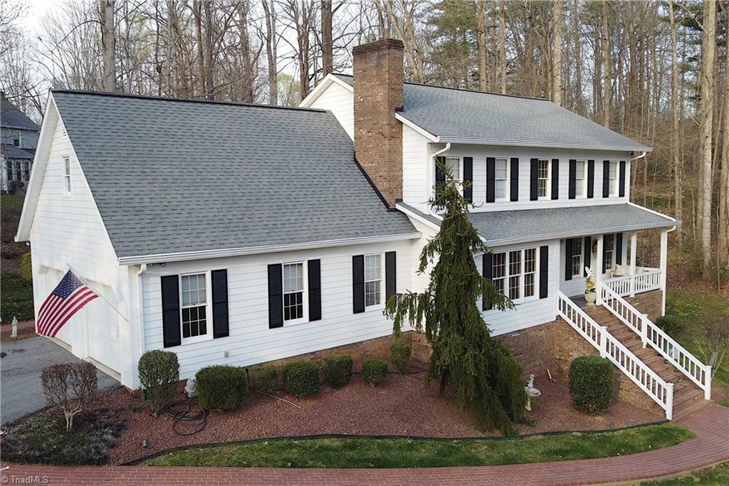 Property Photo: 305 Old Farms Road NC 28697