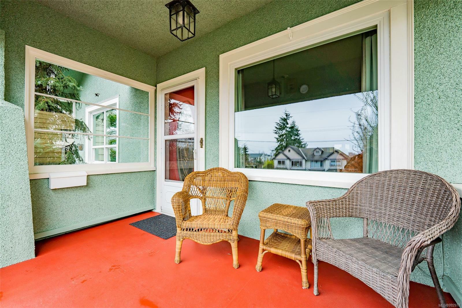 Property Photo: 351 Milton St BC V9R 2K8