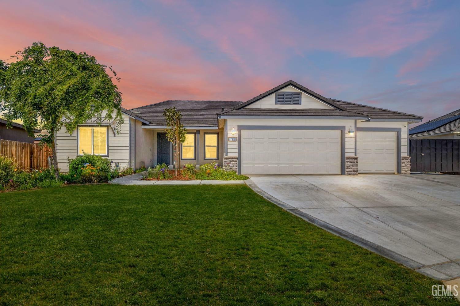 Property Photo: 15508 Waterford Street CA 93314