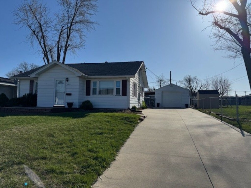 Property Photo: 1015 29th Street IA 52302
