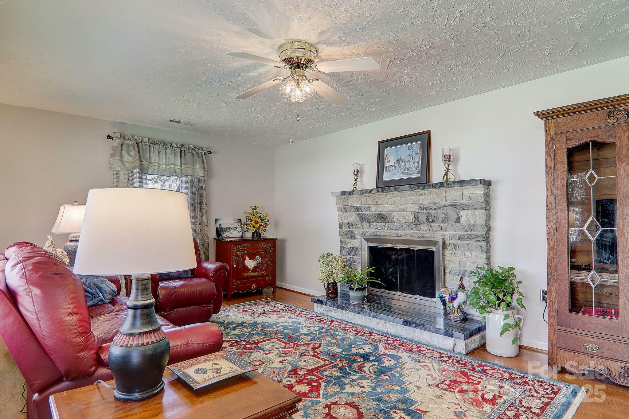 Property Photo: 2541 Dellwood Road NC 28786