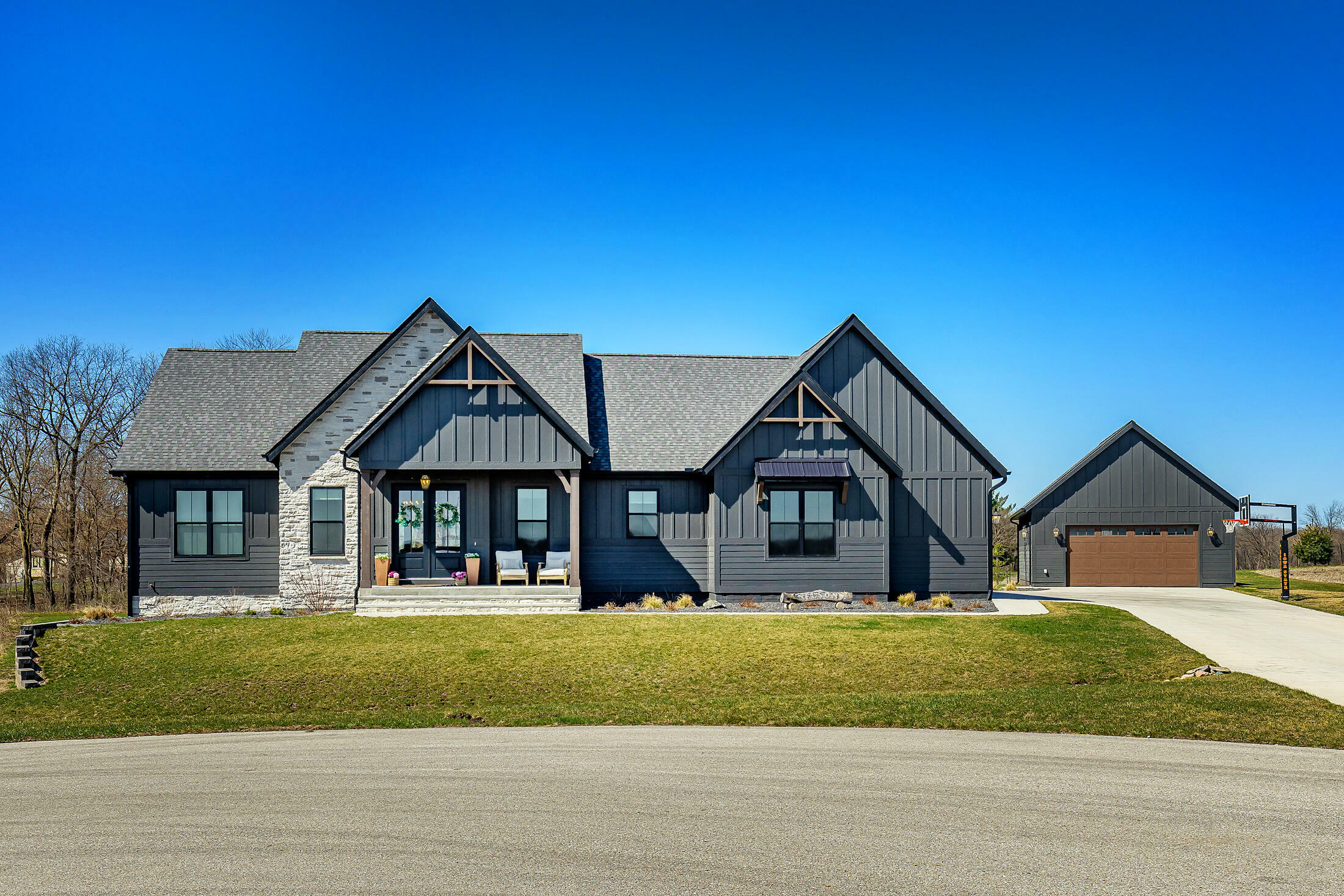 Property Photo: 691 Xenon Pl IA 50014