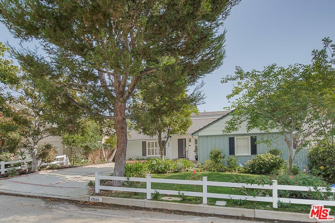 Property Photo: 17040 Livorno Dr CA 90272