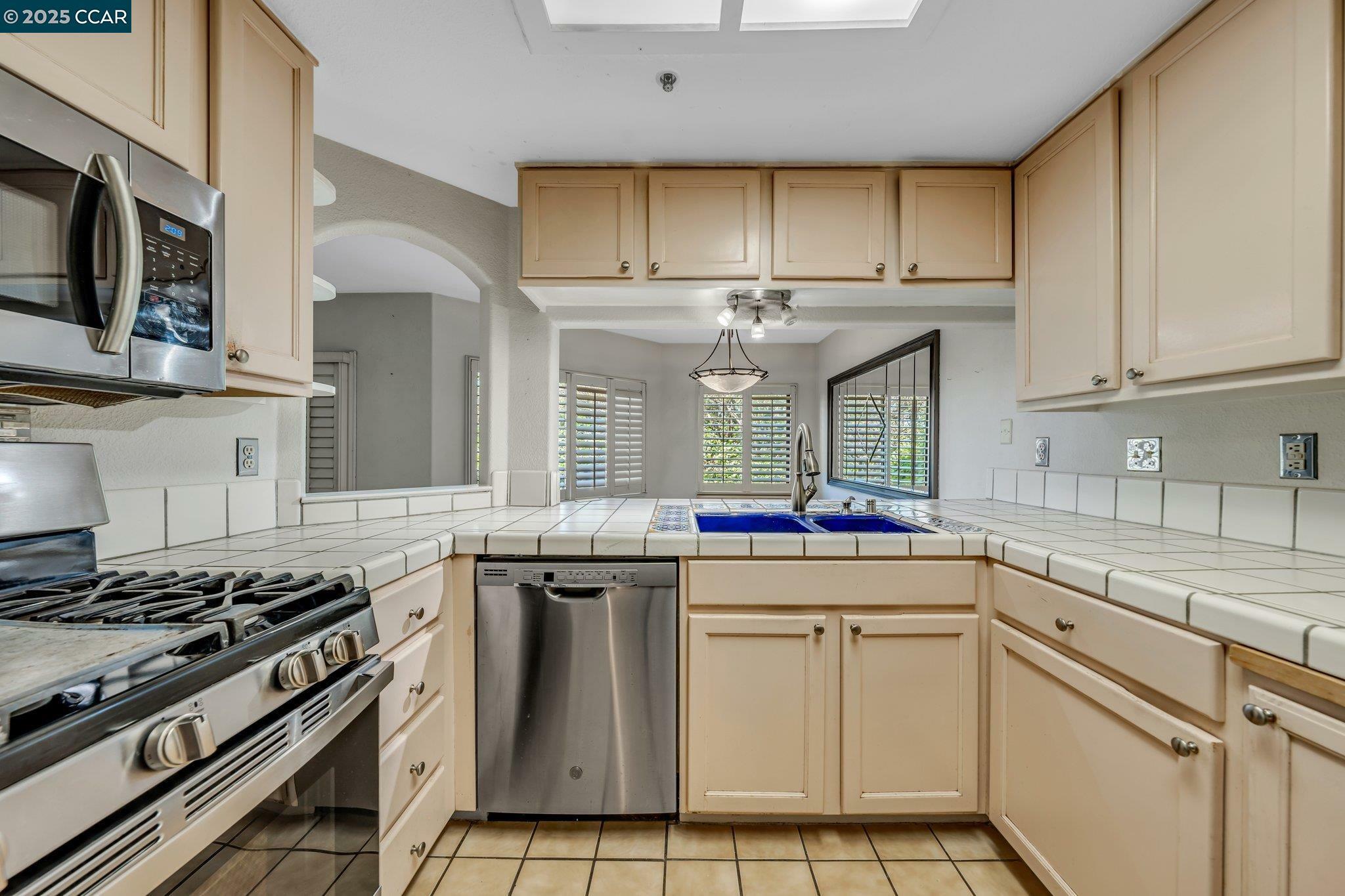 Property Photo: 21239 Gary Dr 114 CA 94546