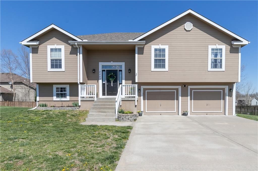 Property Photo: 1108 E 18th Street MO 64060