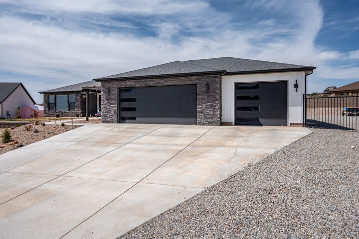 Property Photo: 2090 S Talon Cir UT 84720