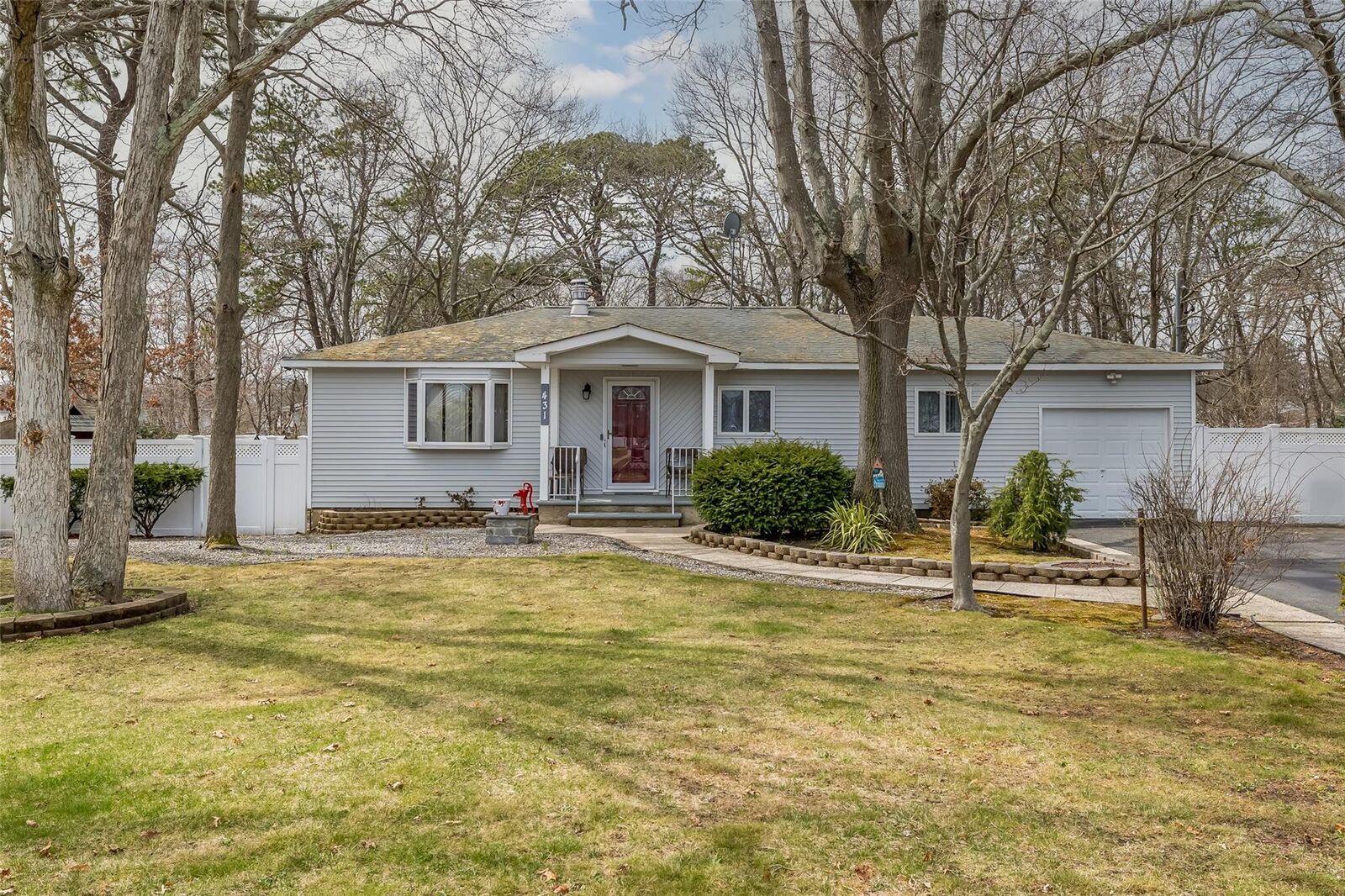 Property Photo:  431 Grand Boulevard  NY 11717 