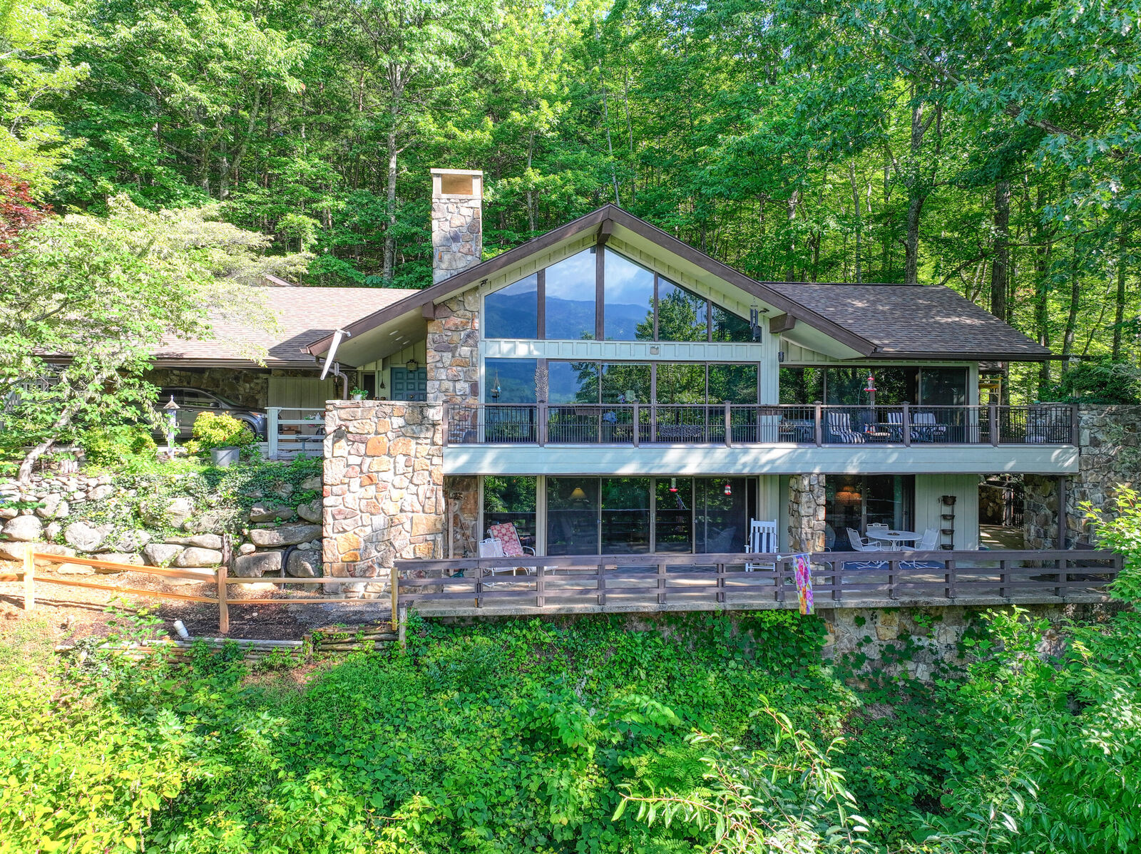 Property Photo: 647 Sunshine Trail TN 37738