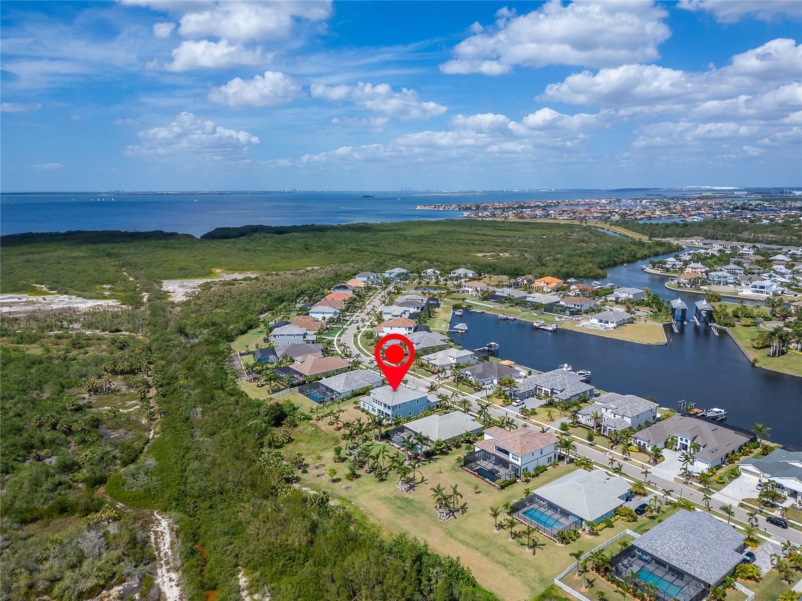 Property Photo: 814 Manns Harbor Drive FL 33572