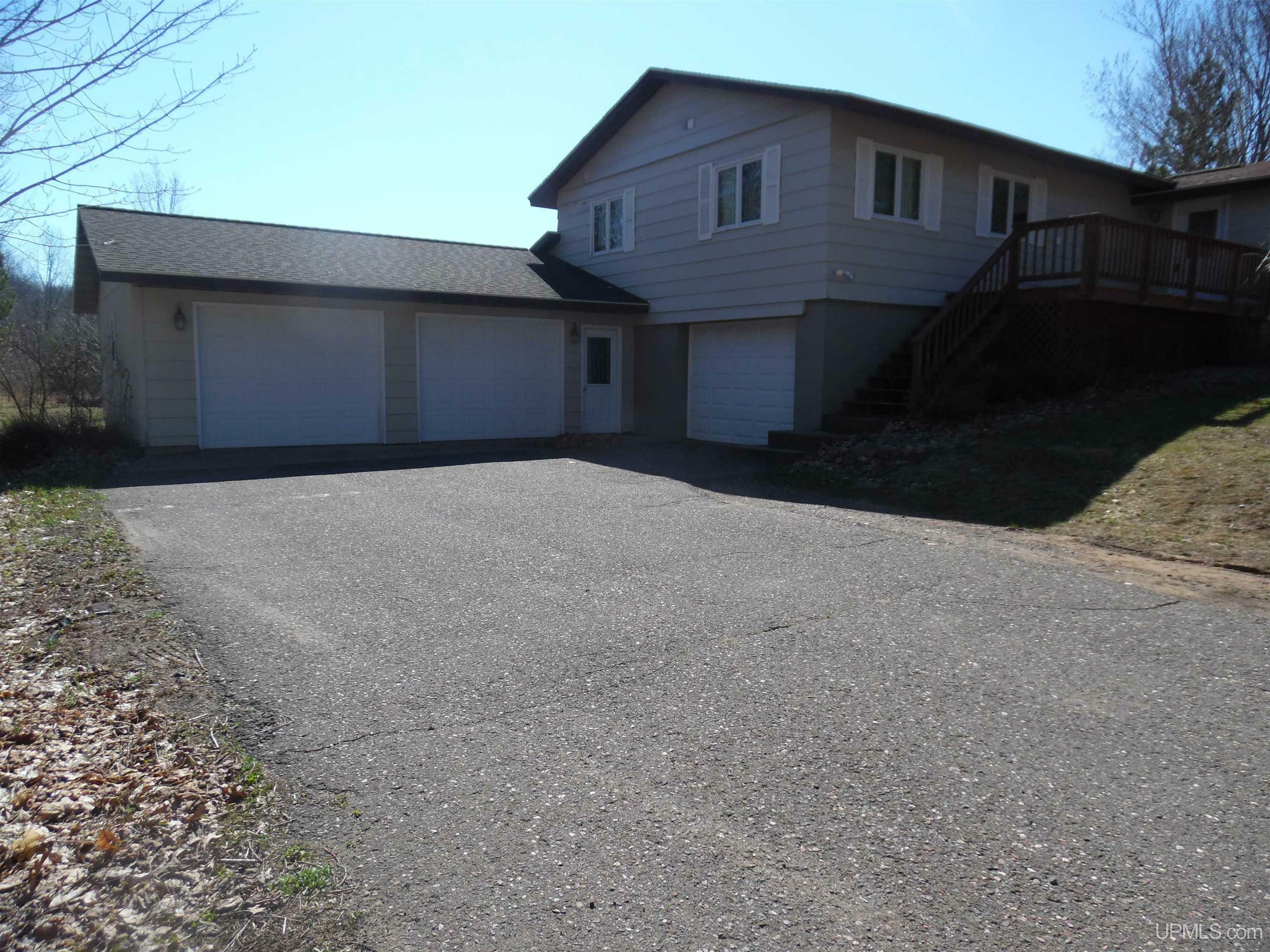 49436 S Superior Road  Houghton MI 49931 photo