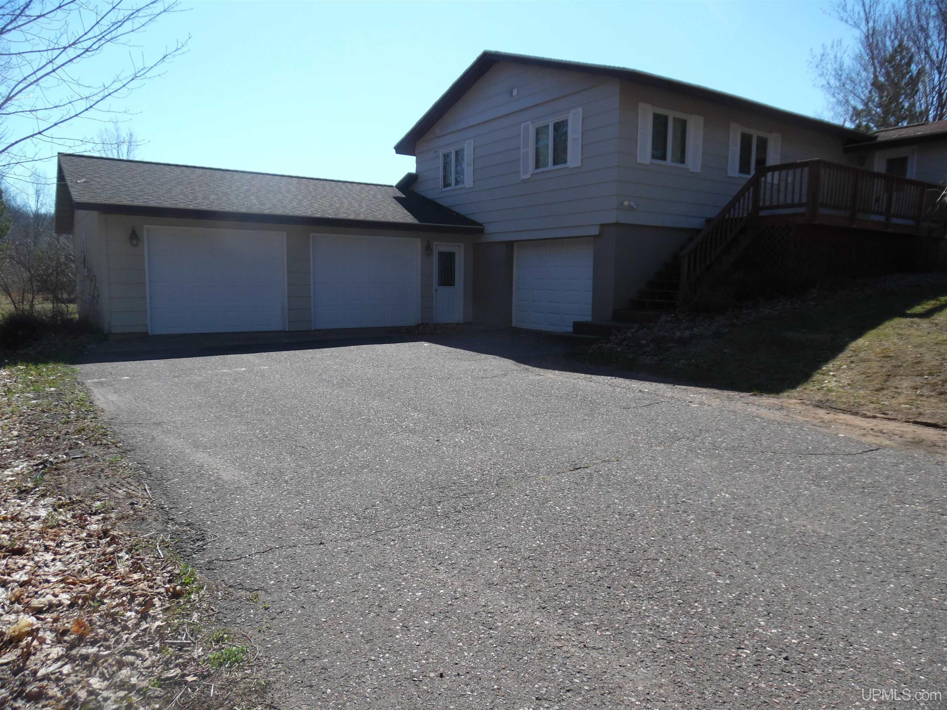 49436 S Superior Road  Houghton MI 49931 photo