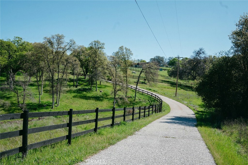 Property Photo: 14134 Serpentine Farm Lane CA 95949
