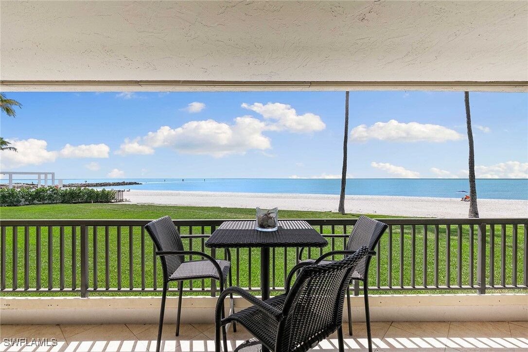 Property Photo:  2398 Gulf Shore Boulevard N 101  FL 34103 