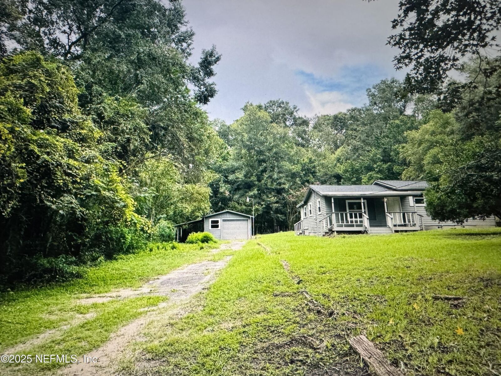Property Photo: 2443 Pine Estates Road E FL 32218