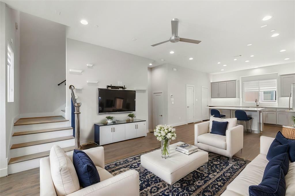 Property Photo: 4914 Live Oak Street 7 TX 75206