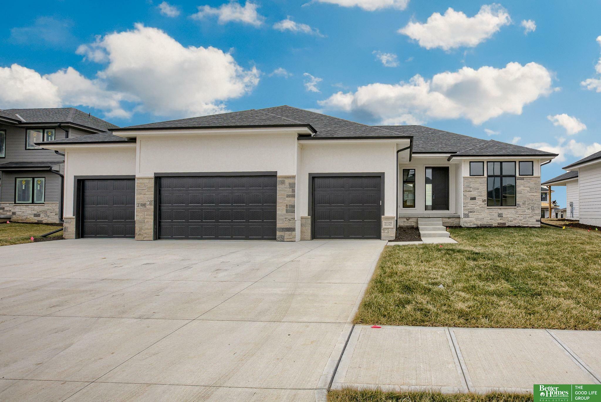 Property Photo: 21125 Ellison Avenue NE 68022