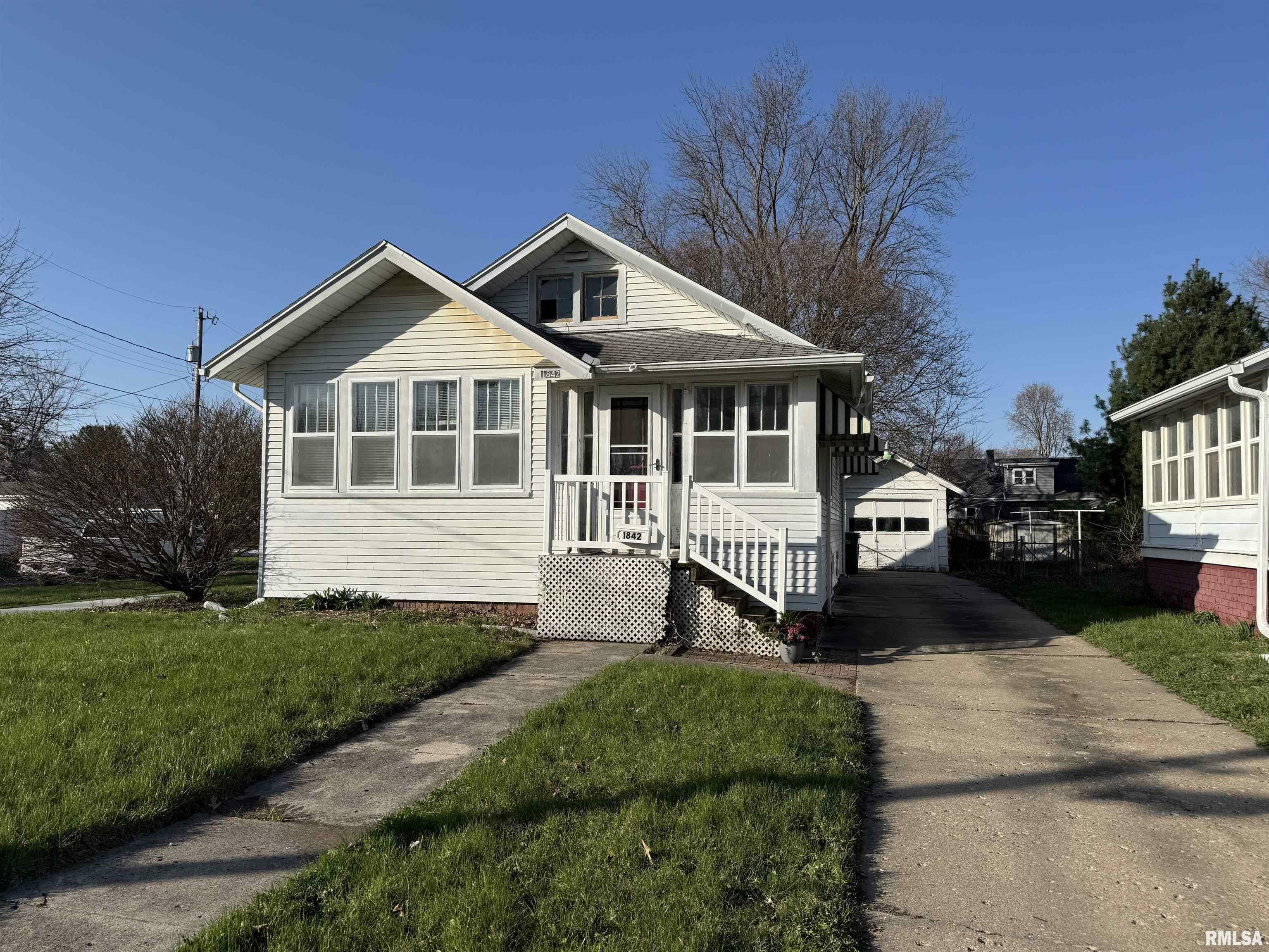 Property Photo: 1842 Grand Avenue IL 61401