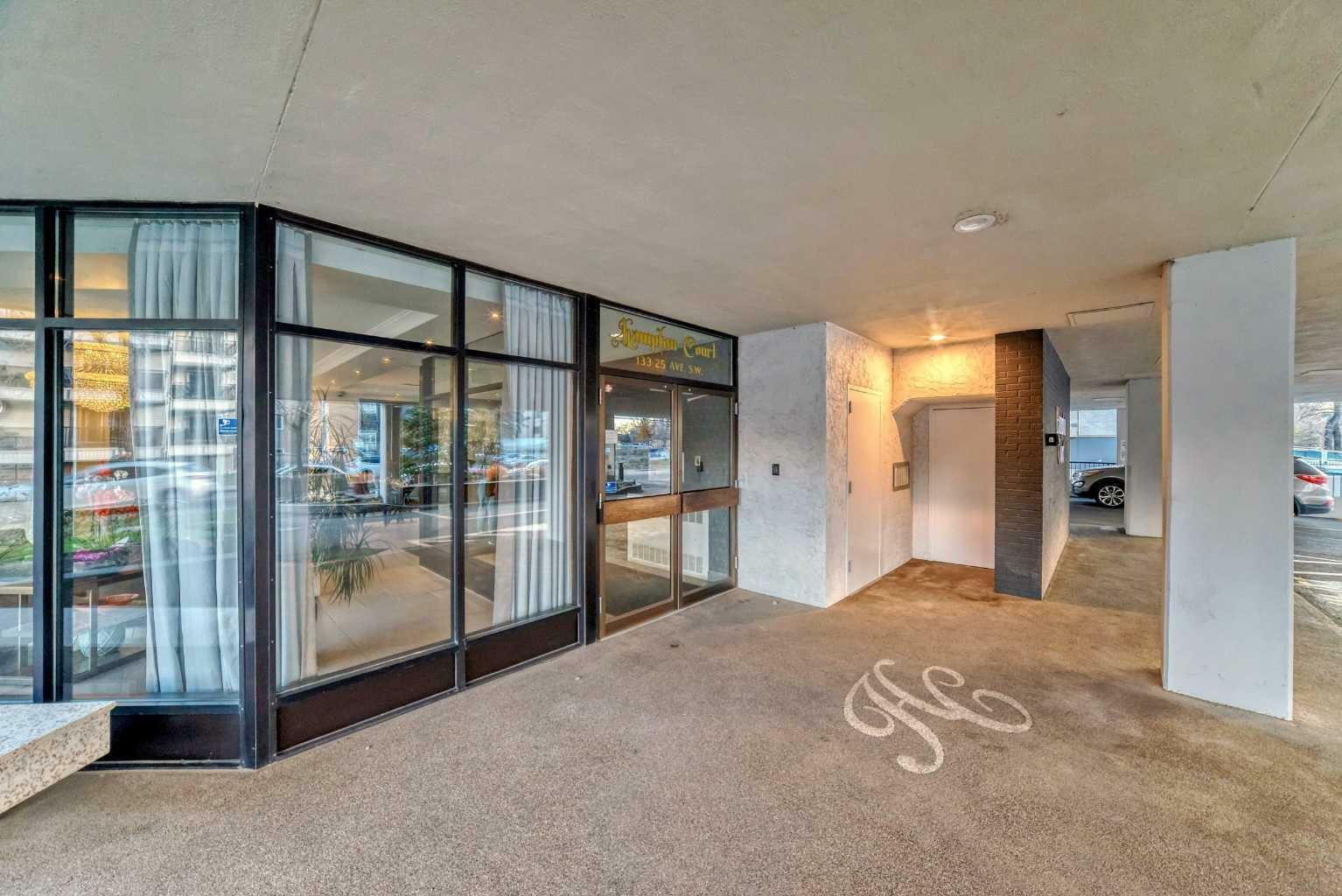 Property Photo: 133 25 Avenue SW 4B AB T2S 0K8