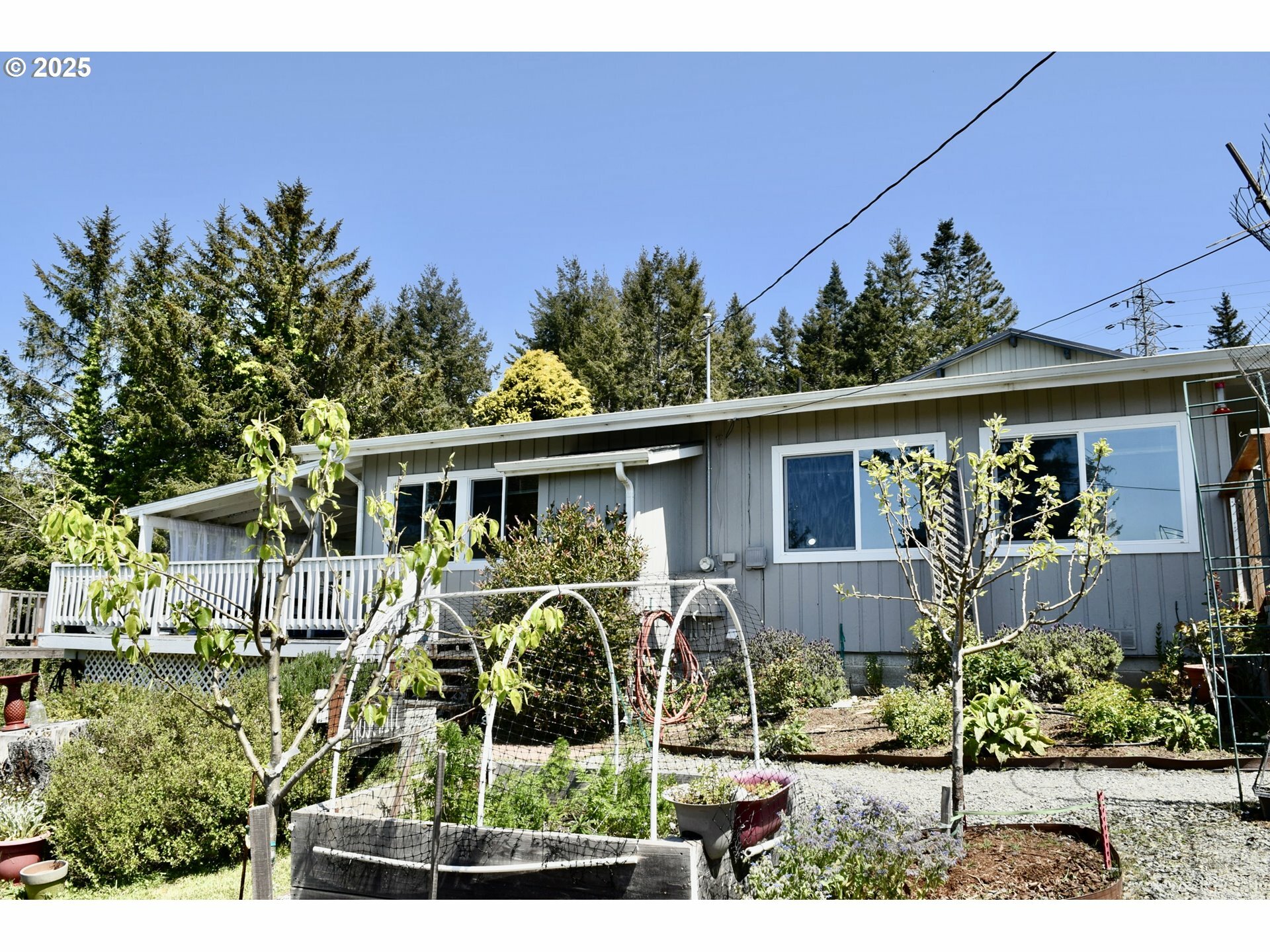 Property Photo: 94321 Coldiron Hill Rd OR 97444