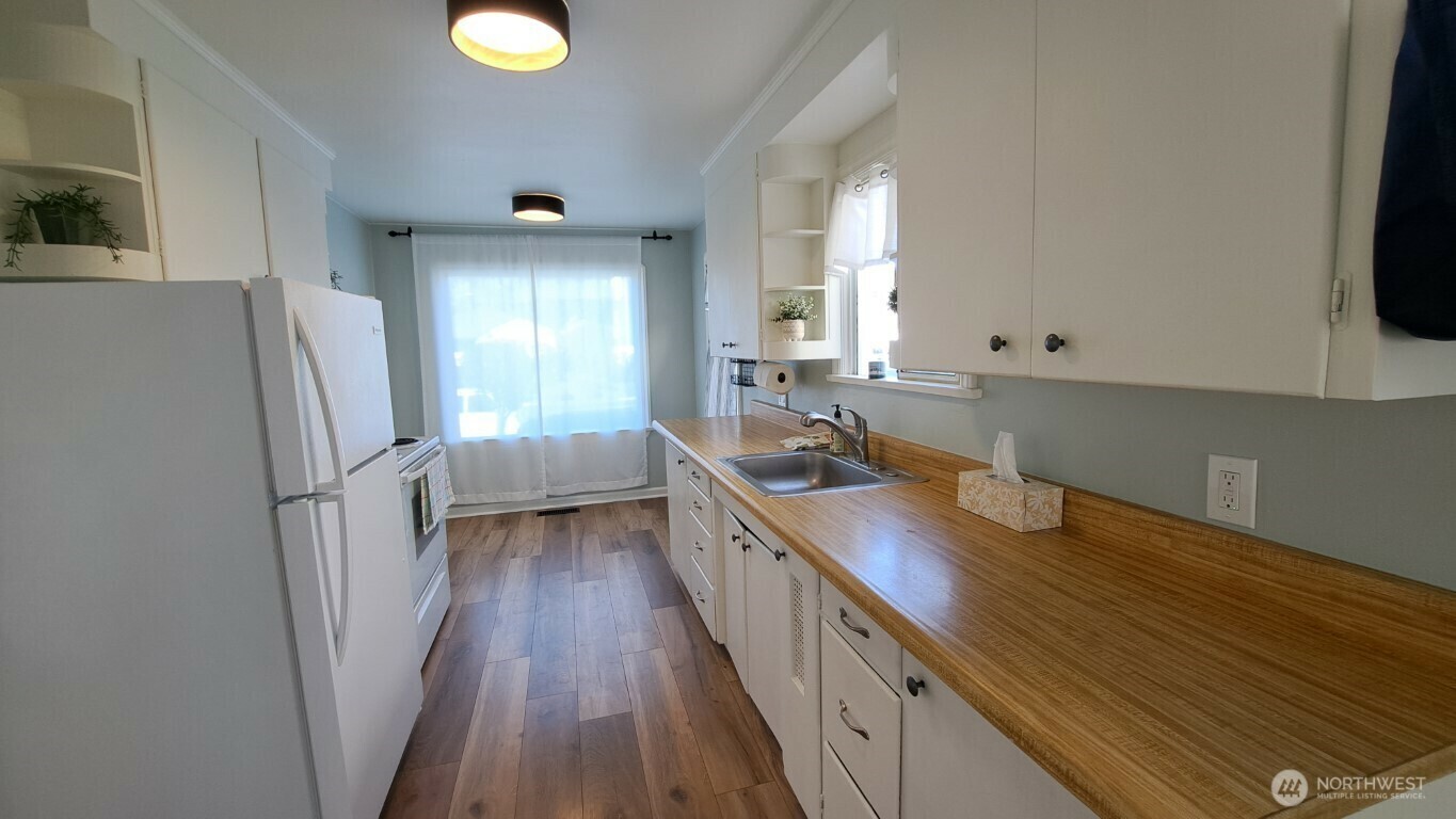 Property Photo: 5022 48th Avenue NE WA 98105