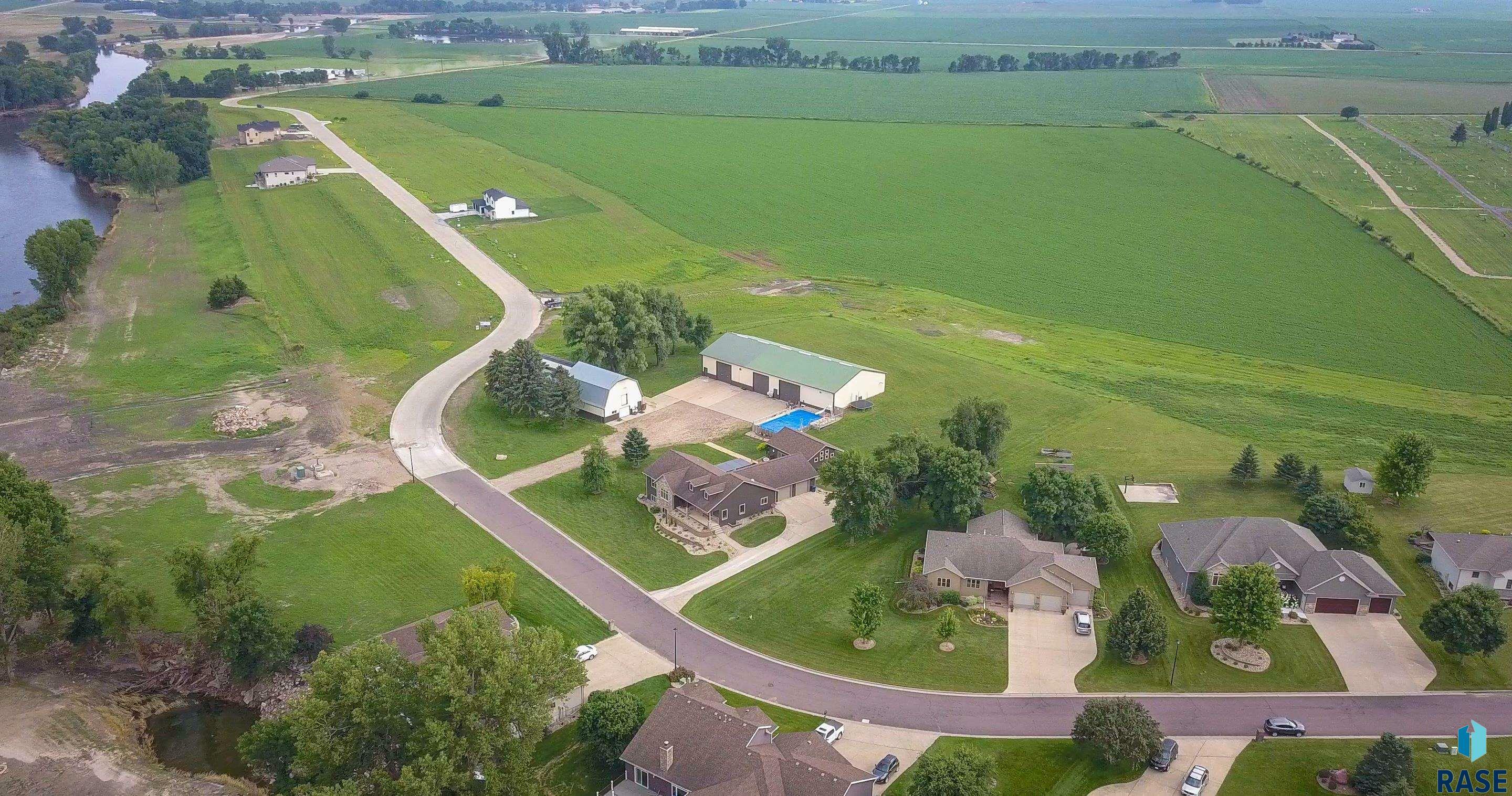 Property Photo: 403 Mill Pond Rd IA 51246